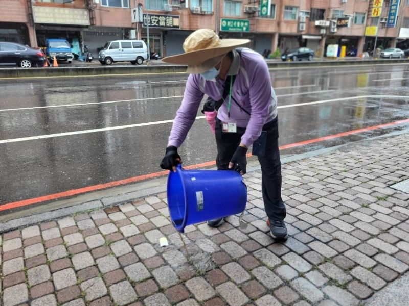 清除積水容器